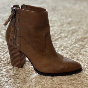 Vince Camuto Beige Leather Western Heeled Boot Details Size 6.5